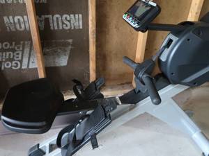 lot 30 image: SPIRIT ROWING MACHINE