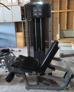 lot 31 image: LIFE FITNESS LEG CURL MACHINE
