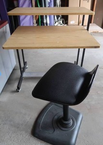 lot 40 image: VARI STOOL WITH COMPUTER DESK