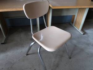 lot 49 image: COMP DESKS  CHAIR
