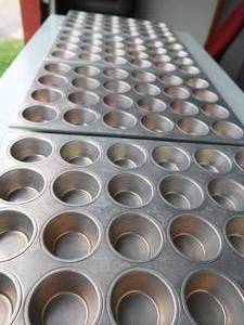 lot 71 image: 4 COMMERCIAL MUFFIN TRAYS