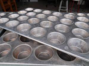 lot 74 image: 4 COMMERCIAL MUFFIN TRAYS.
