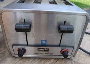 lot 84 image: WARING COMMERCIAL TOASTER