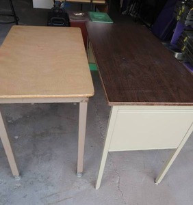 lot 90 image: 2 COMPUTER TABLES