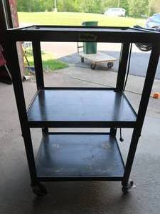 lot 92 image: 3 TIERED ROLLING CART