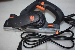lot 27 image: WEN 6528 3.8-Amp 2-38 Inch Electric Hand Planer