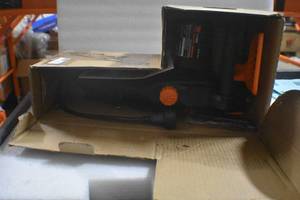 lot 40 image: WEN 4015 9-Amp 14-Inch Electric Chainsaw