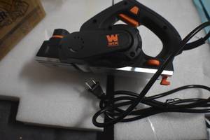 lot 42 image: WEN 6528 3.8-Amp 2-38 Inch Electric Hand Planer