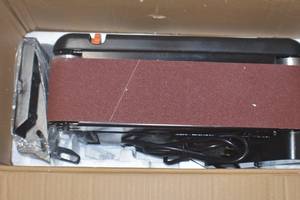 lot 68 image: WEN 6502T 4.3-Amp 4 x 36 in. Belt and 6 in. Disc Sander with Cast Iron Base