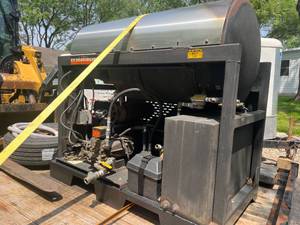 Landa SLT8-30324E Commerical Pressure Washer with Boiler