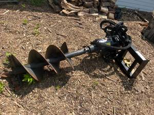 lot 10 image: Cat Skid Steer Auger