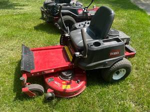 lot 13 image: Toro Z4220 Timecutter Zero Turn Lawn Mower