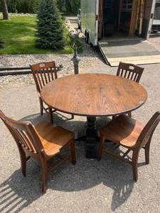 lot 19 image: Oak Table with 4 Chairs
