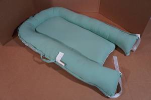 lot 107 image: Infant LoungerBaby Nest - Green