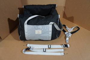 lot 114 image: Le Farfadet Small Pet Car Seat