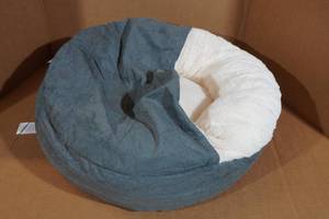 lot 120 image: Pelzin Small Dog Bed with Attached Blanket
