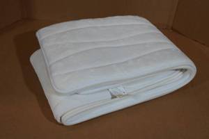 lot 134 image: Memory Foam Bathroom Rug Mat 24x16 - White