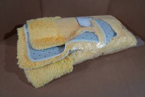 lot 152 image: Washable Area Rug - 5x8 - Yellow