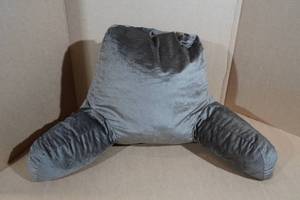lot 153 image: Reading Pillow
