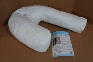 lot 158 image: Wrap Around Side Sleeper Pillow