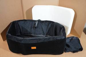 lot 169 image: Large Pet Car Seat