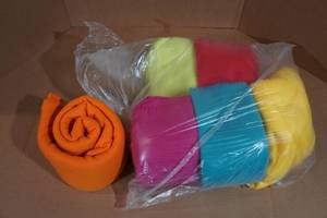 lot 192 image: 6 Fleece Throw Blankets