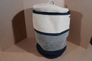 lot 193 image: Large Woven Laundry Basket with Lid - 2 Wide