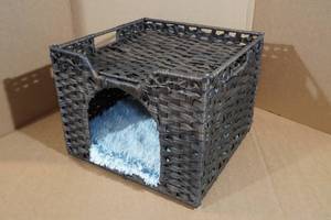 lot 198 image: Woven Ratten Cat Cave and Bed - 16.5x16.5x12.5