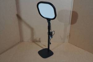 lot 203 image: Litones Desk Light