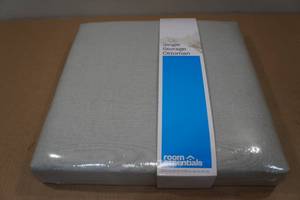 lot 83 image: Room Essentials Collapsible Single Storage Ottoman