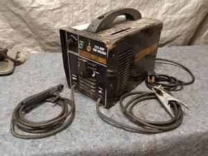 lot 2 image: Chicago Electric 225 Amp Arc Welder
