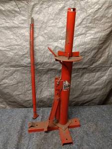 lot 3 image: Used Manual Tire Changer Stand in Red