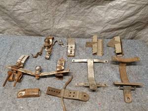 lot 21 image: Collection of Used Metal Brackets and Hitch Parts