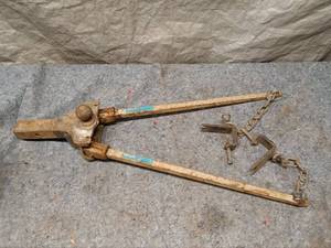 lot 22 image: Reese Sway Control Hitch with Spring Bars and Clamps