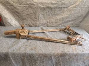 lot 32 image: Used Rusty Weight Distribution Hitch