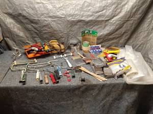 lot 50 image: Collection of Painting and Flooring Tools with Accessories