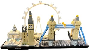 lot 049 image: LEGO Architecture London Skyline Building Set  Year 2017