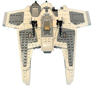 lot 034 image: LEGO Star Wars Mandalorian Fang Fighter Model  Year 2023