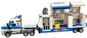 lot 065 image: LEGO City Police Mobile Command Center  LEGO Year 2017
