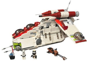 lot 102 image: LEGO Star Wars Republic Gunship  Year 2002