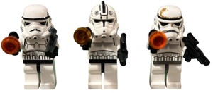 lot 129 image: LEGO Star Wars Stormtrooper MINIFIGURE with Weapons and Blasters - Qty 3