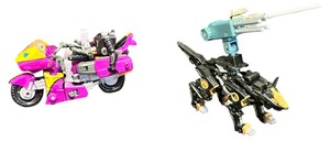 lot 230 image: Transformers Armada Sideways Super-Con Action Figure  Tomy Zoids RZ-046 Shadow Fox Model Kit