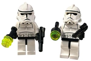 lot 053 image: LEGO Star Wars MINIFIGURE Stormtrooper with Gun and Blaster - Black Head - Qty 2
