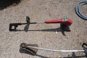 lot 33 image: Toro Electric Weed Trimmer
