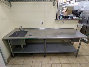 lot 25 image: STAINLESS STEEL PREP TABLE W DRAWER & SINK