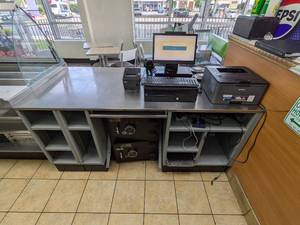 lot 35 image: DUKE STAINLESS STEEL COUNTERTOP W CUP DISPENSER