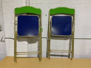 lot 107 image: 2PCS Kate Spade New York Folding Chairs