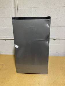 lot 116 image: Hisense 4.4 Cu ft Single Door Mini Refrigerator
