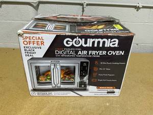 lot 117 image: Gourmia 6-Slice Digital Toaster Oven Air Fryer, with 18 One-Touch Presets & Temp Probe