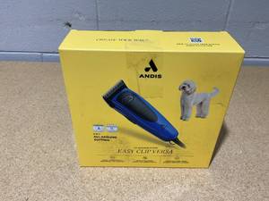 lot 255 image: Andis EasyClip Versa Detachable Blade Dog Clippers Kit
